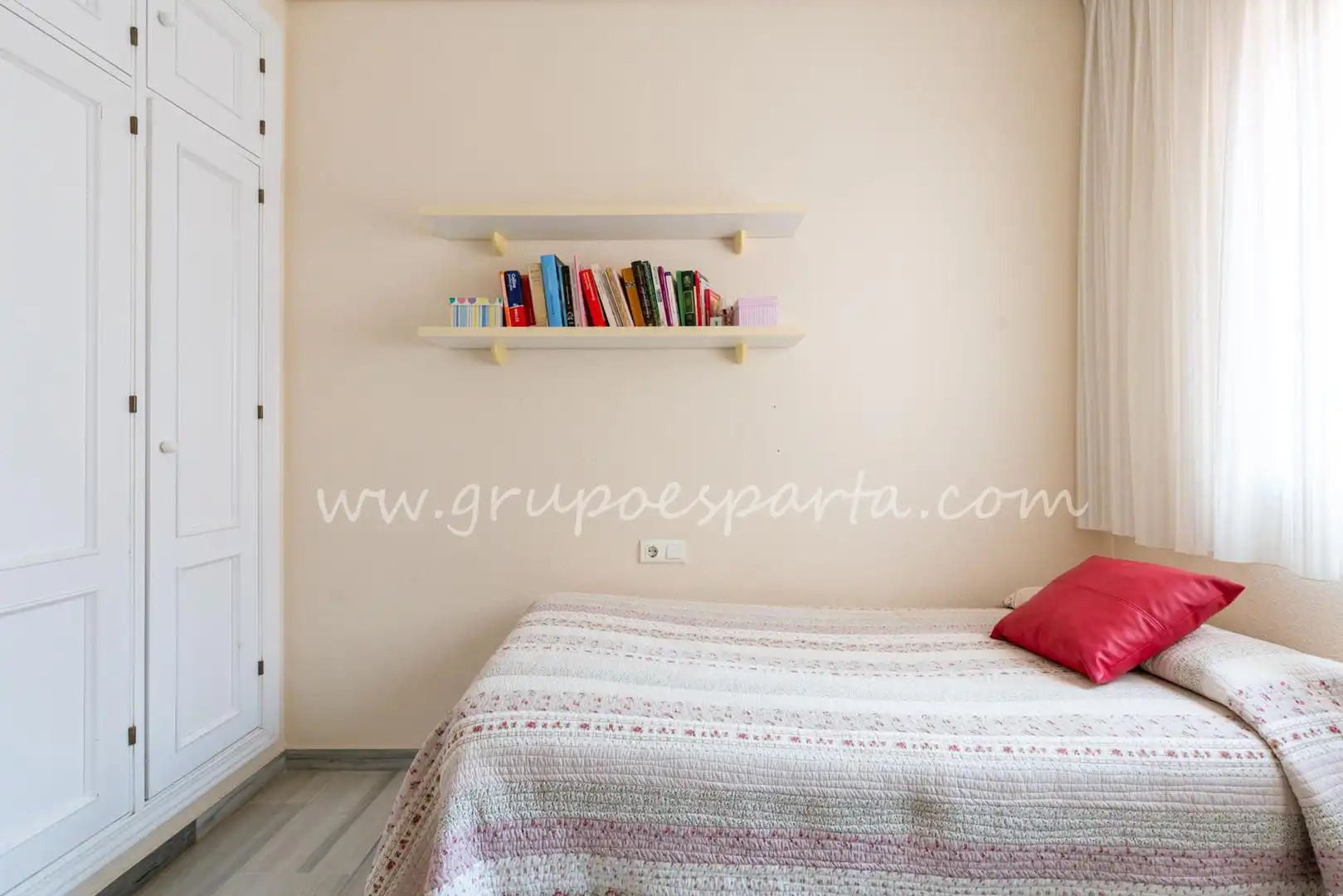 Bedroom of Flat for sale in Sevilla  with Air Conditioner and Terrace