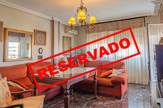 Dining room of Flat for sale in Linares  with Air Conditioner, Oven and Washing machine