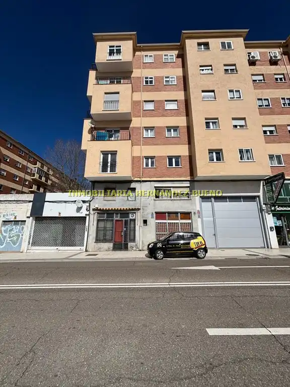 Vista exterior de Local en venta en Salamanca
