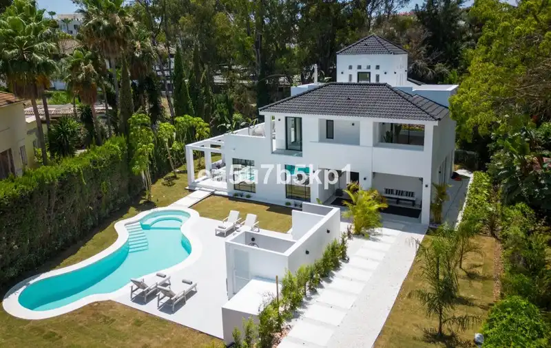 Chalet con terraza en venta en Nueva