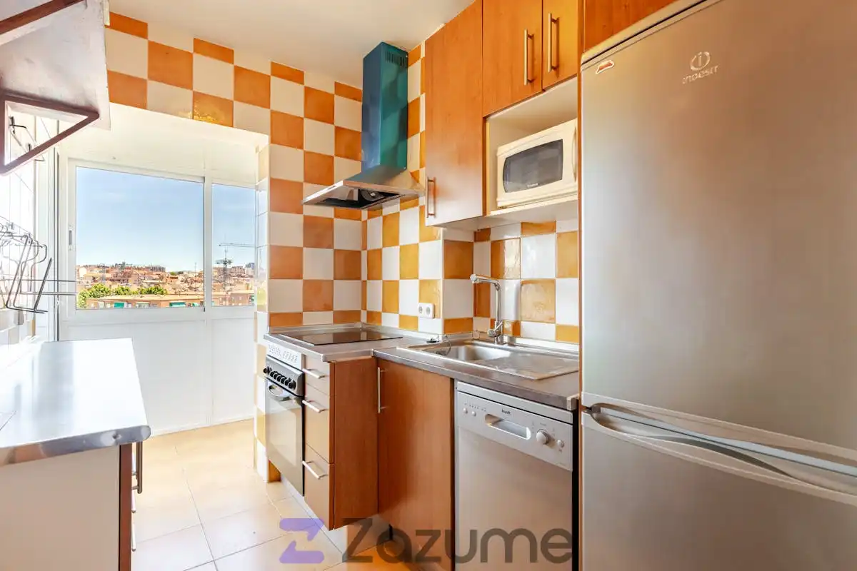 Cocina de Piso de alquiler en Madrid con Calefacción, Amueblado y Horno