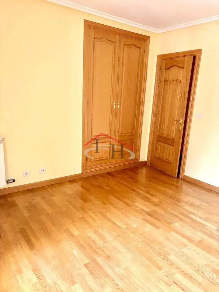 Bedroom of Flat for sale in León Capital   with Heating, Parquet flooring and Storage room