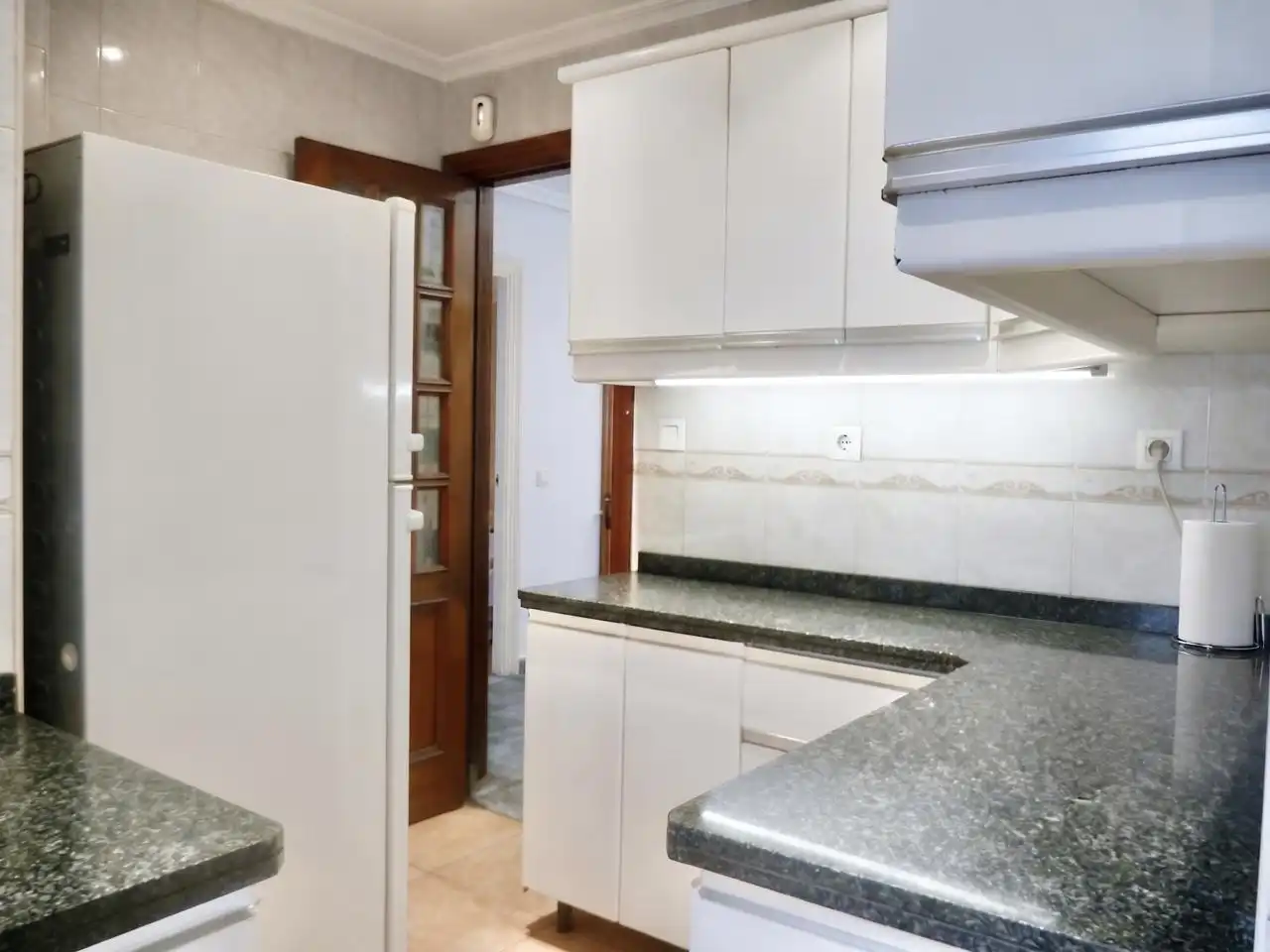 Küche von Wohnung zum Verkauf in Sevilla mit Klimaanlage, Terrasse und Möbliert