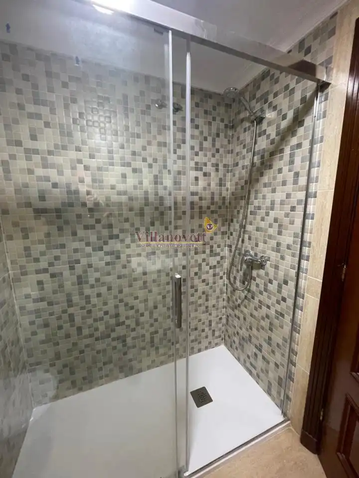 Bathroom of Apartments for rent in Vigo   with Heating and Parquet flooring