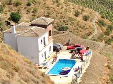 Casa rústica amb piscina en venda a Iznate