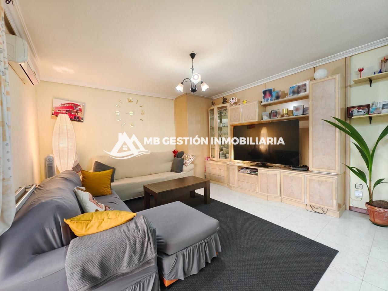 Sala d'estar de Pis en venda en Fuenlabrada amb Aire condicionat, Calefacció i Terrassa