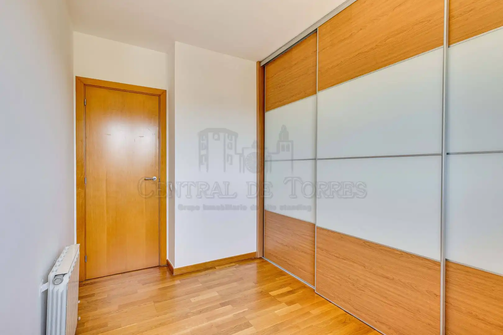 Bedroom of Flat for sale in Sant Cugat del Vallès  with Air Conditioner, Heating and Parquet flooring