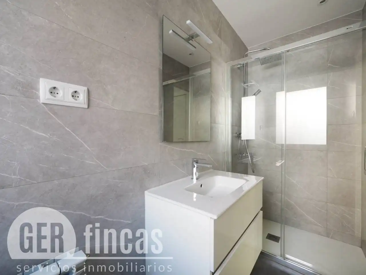 Flat for rent in Calle Josep Llimona, Poble Nou
