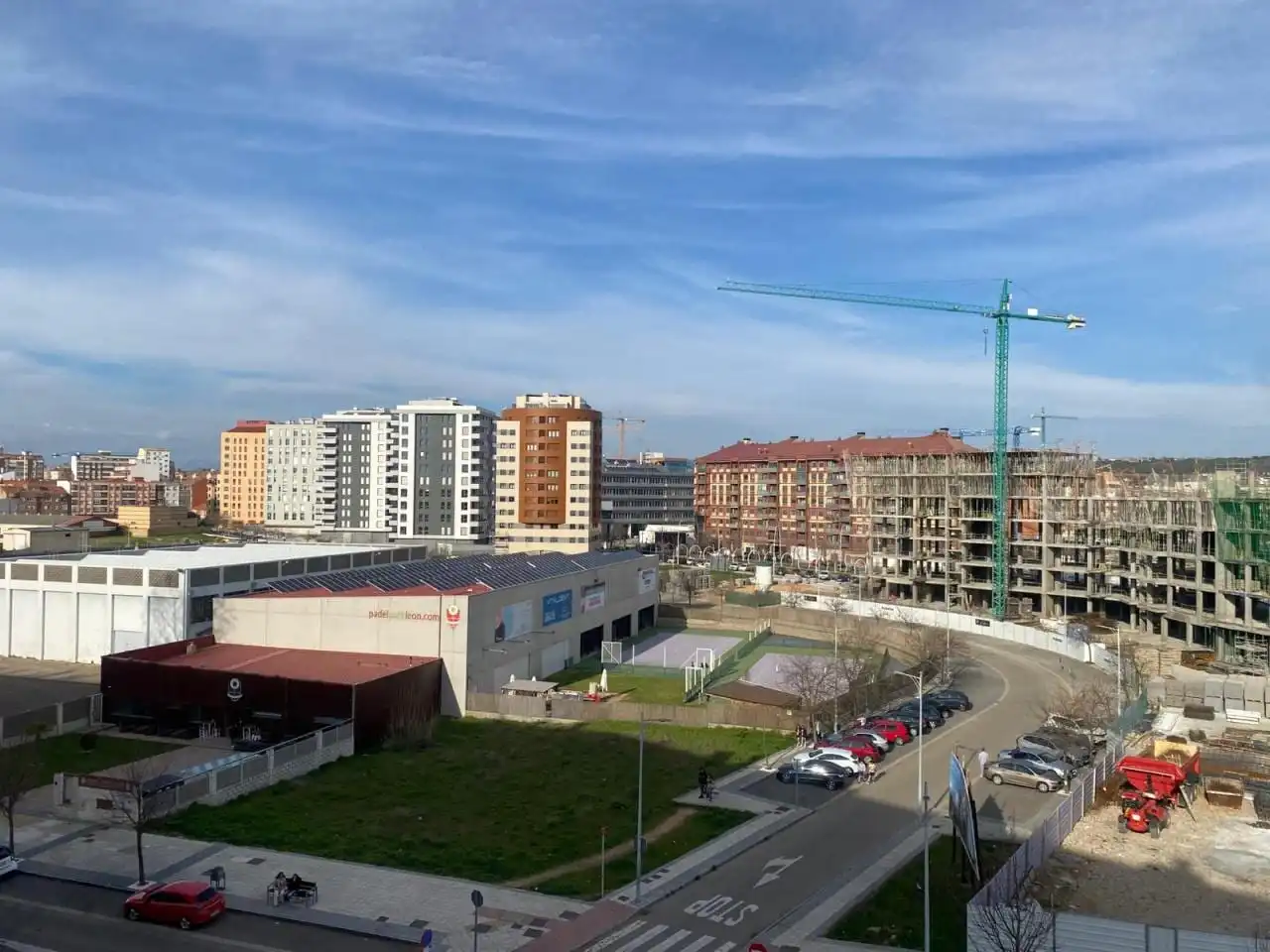 Vista exterior de Piso en venta en León Capital  con Calefacción, Terraza y Trastero