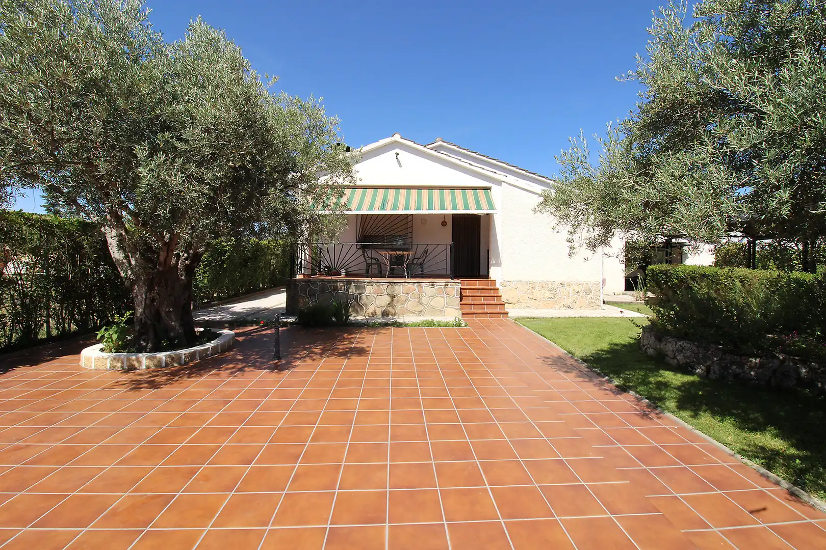 Garten von Einfamilien-Reihenhaus zum Verkauf in Torremocha de Jarama mit Heizung, Privatgarten und Internet