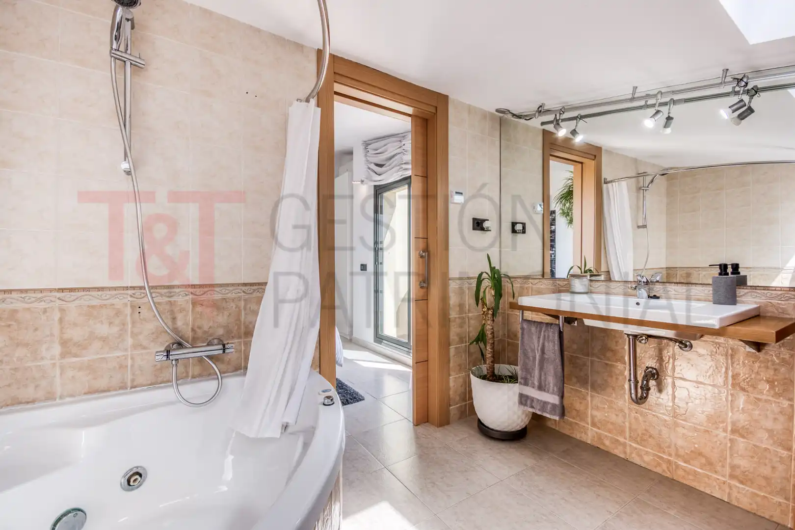 Baño de Casa o chalet en venta en Vilanova i la Geltrú con Aire acondicionado, Calefacción y Terraza