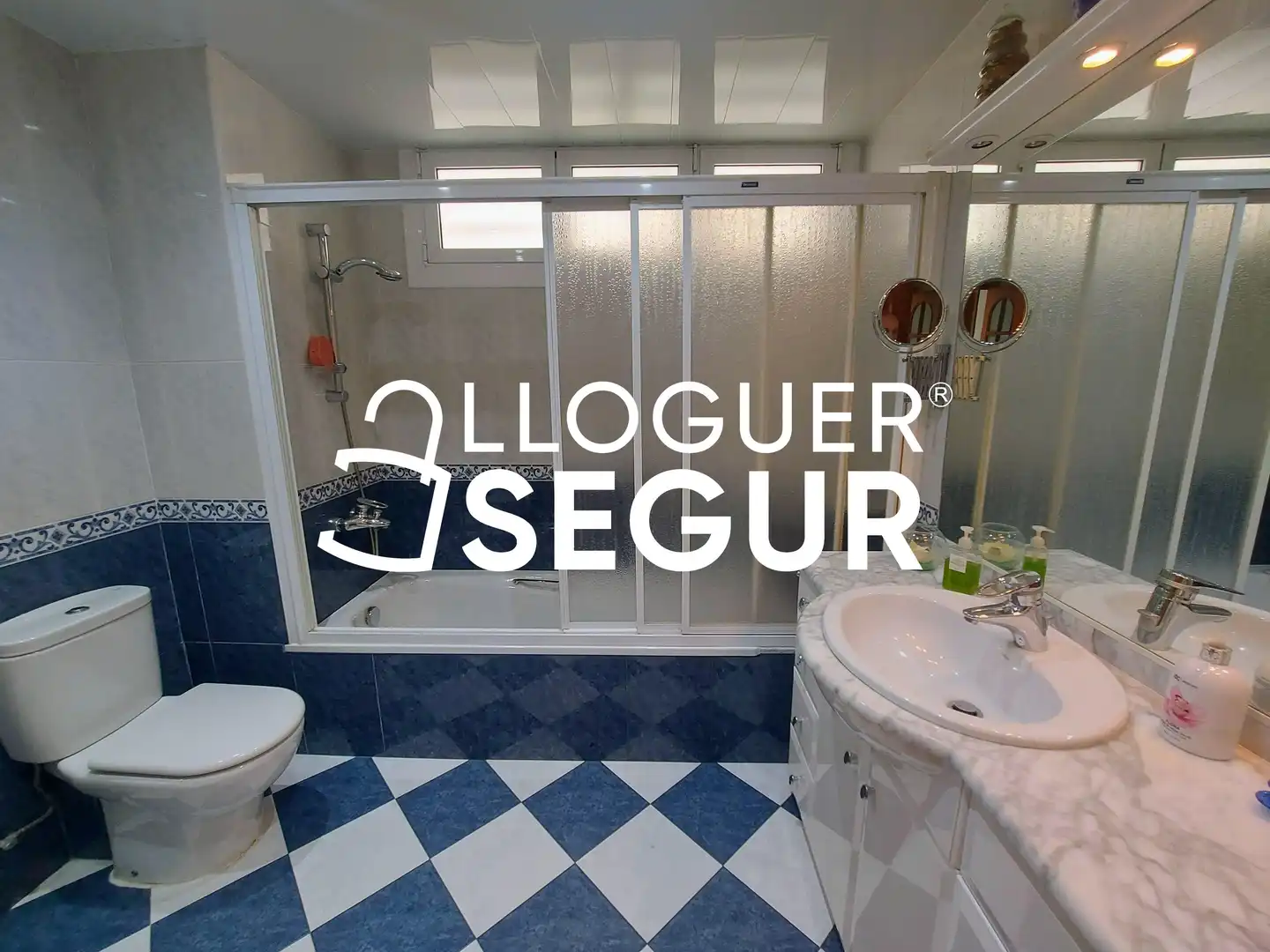 Flat for rent in de Sabino Arana , La Maternitat i Sant Ramon
