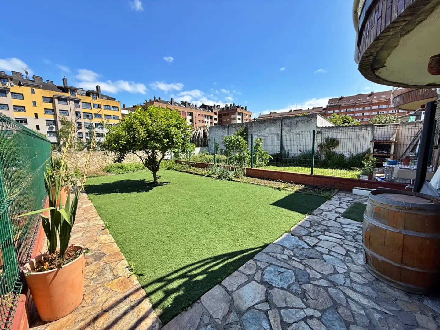 Jardín de Casa adosada en venta en Oviedo  con Calefacción, Jardín privado y Parquet