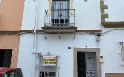 Vista exterior de Casa o xalet en venda en Morón de la Frontera amb Aire condicionat, Terrassa i Balcó