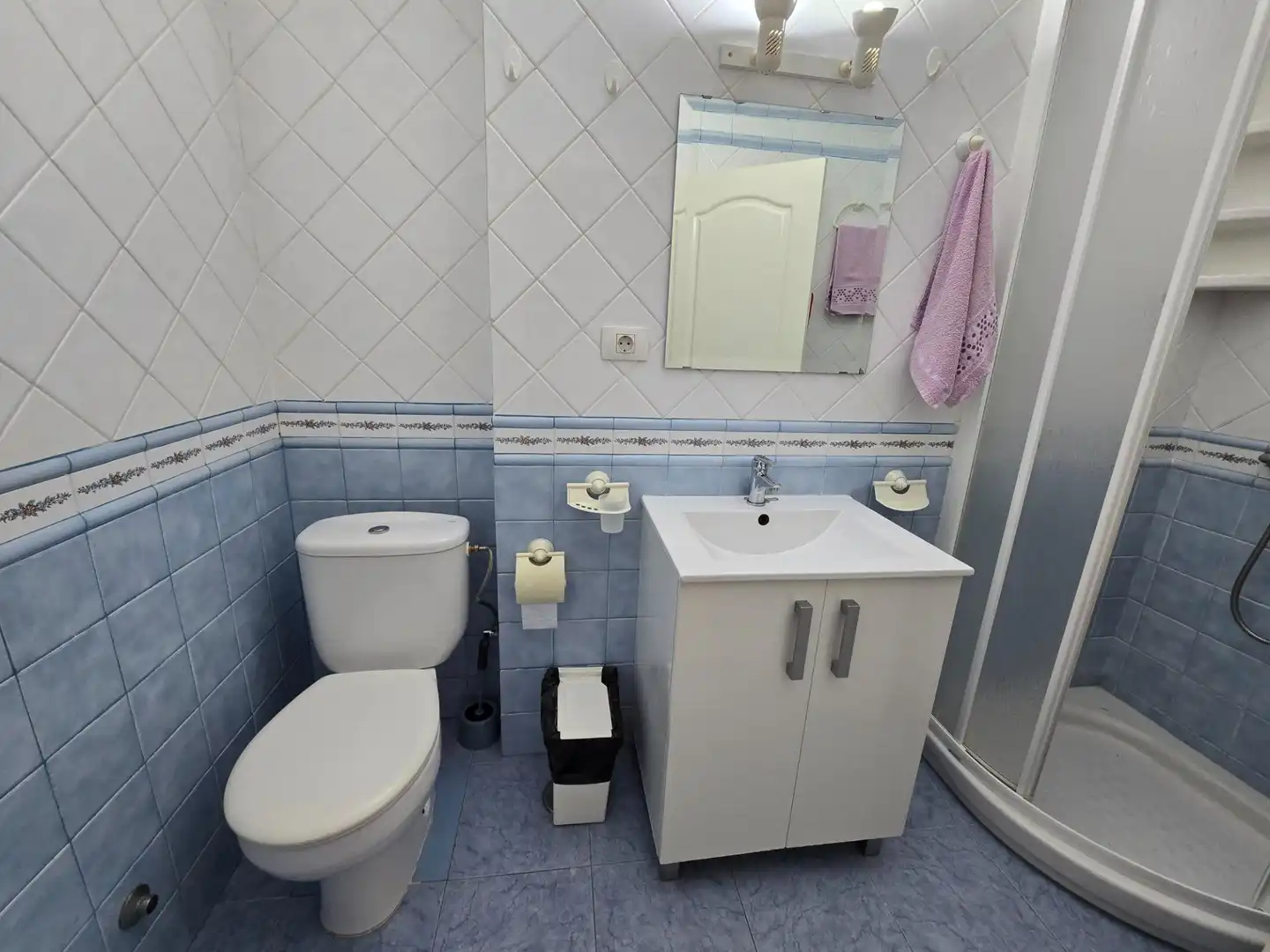 Bany de Apartament de lloguer en San Bartolomé de Tirajana amb Moblat i Piscina comunitària
