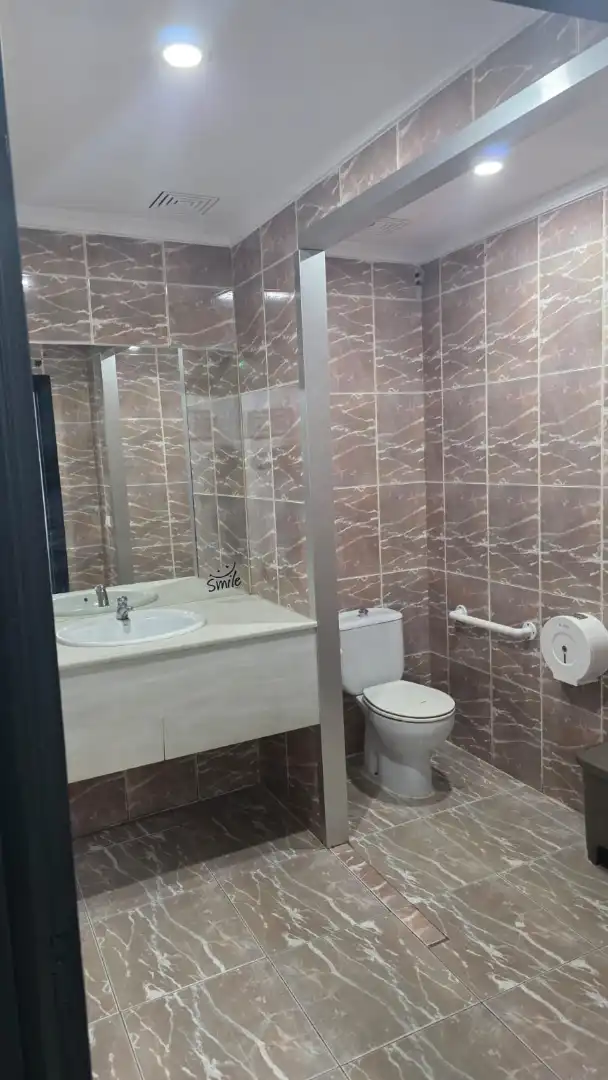 Baño de Local en venta en Madridejos con Aire acondicionado