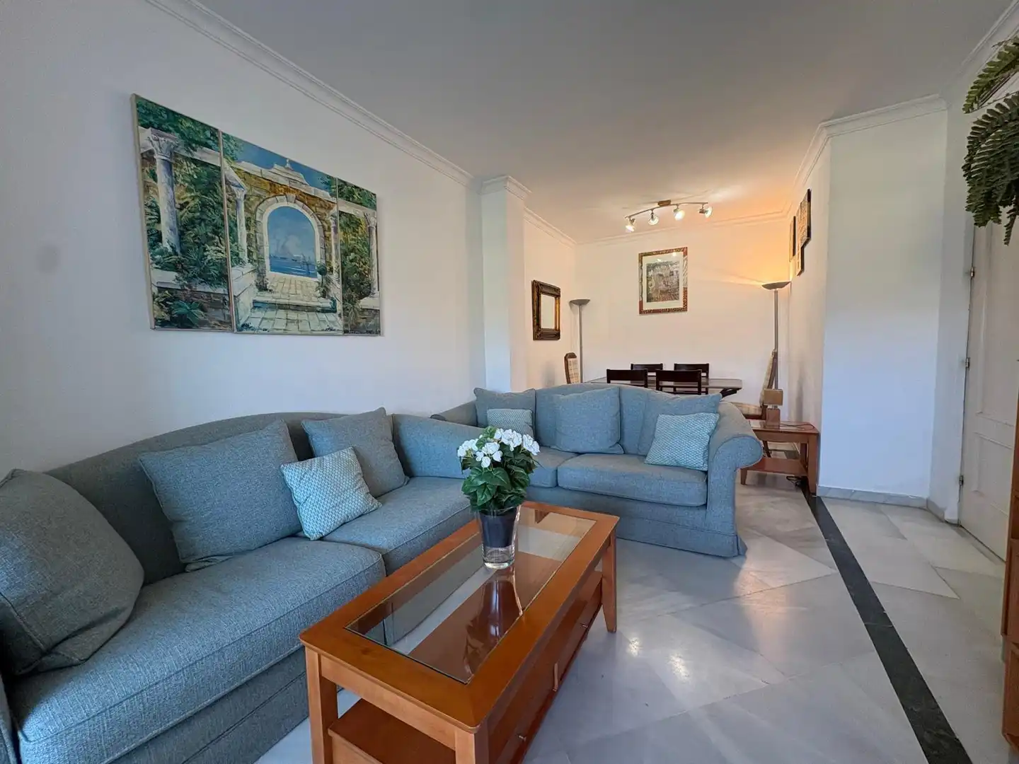 Sala d'estar de Àtic en venda en Marbella amb Aire condicionat, Calefacció i Jardí privat