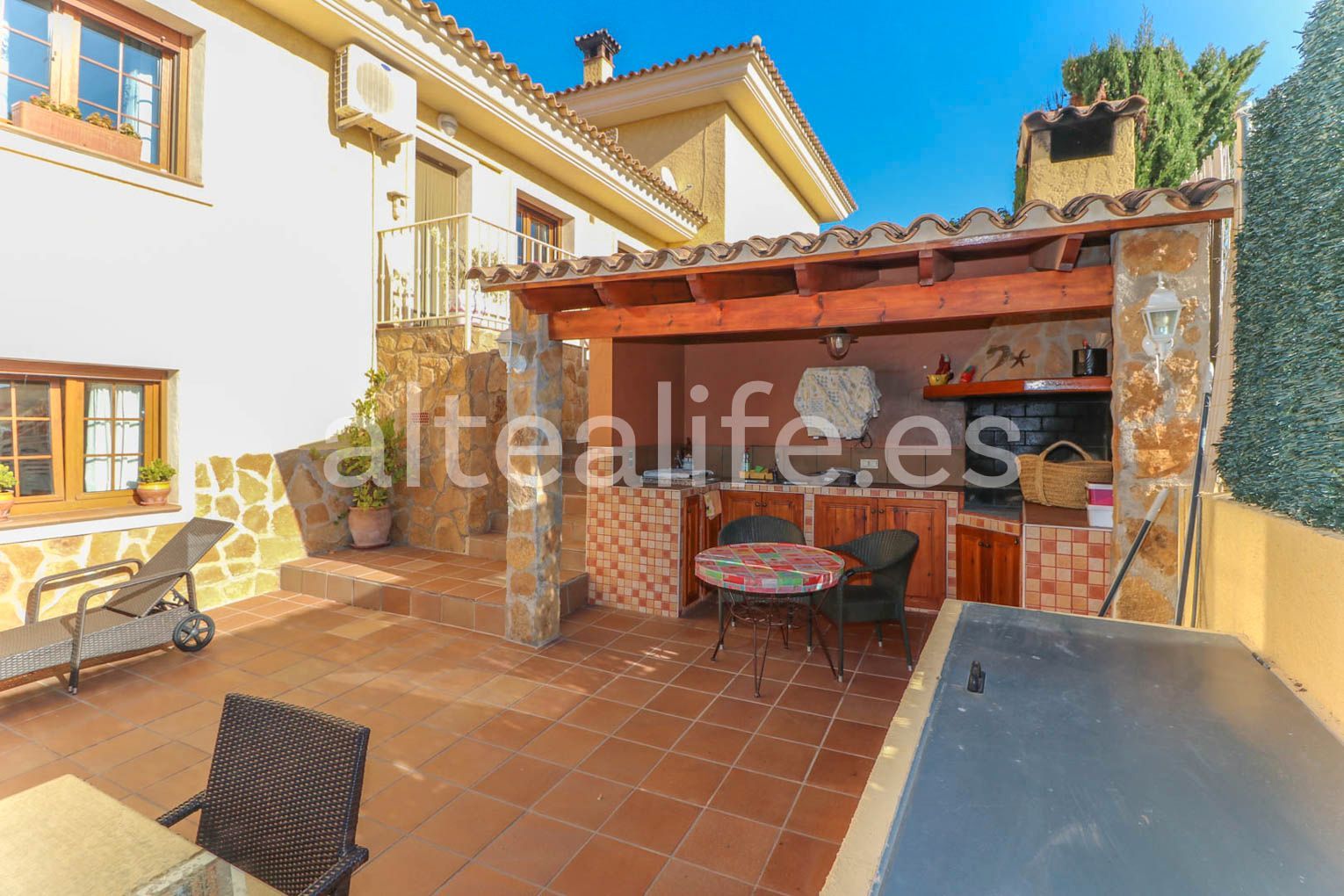 Vista exterior de Casa o chalet en venta en La Nucia con Aire acondicionado, Calefacción y Jardín privado