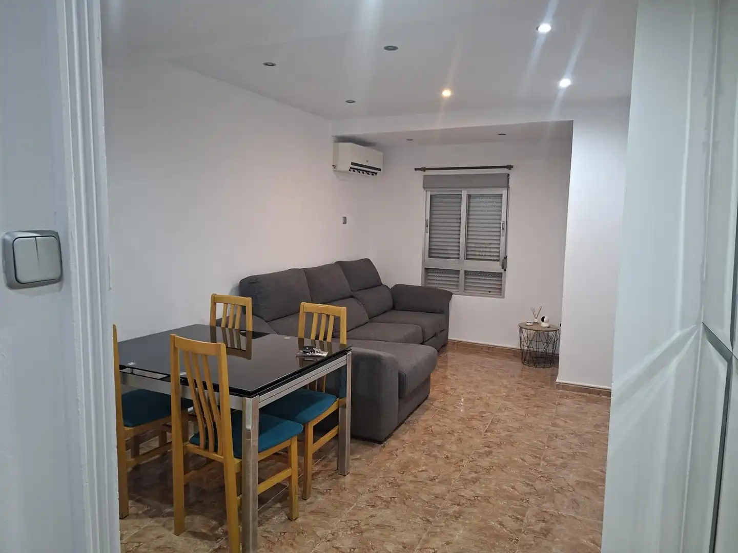 Sala d'estar de Pis de lloguer en Aldaia amb Aire condicionat, Moblat i Balcó