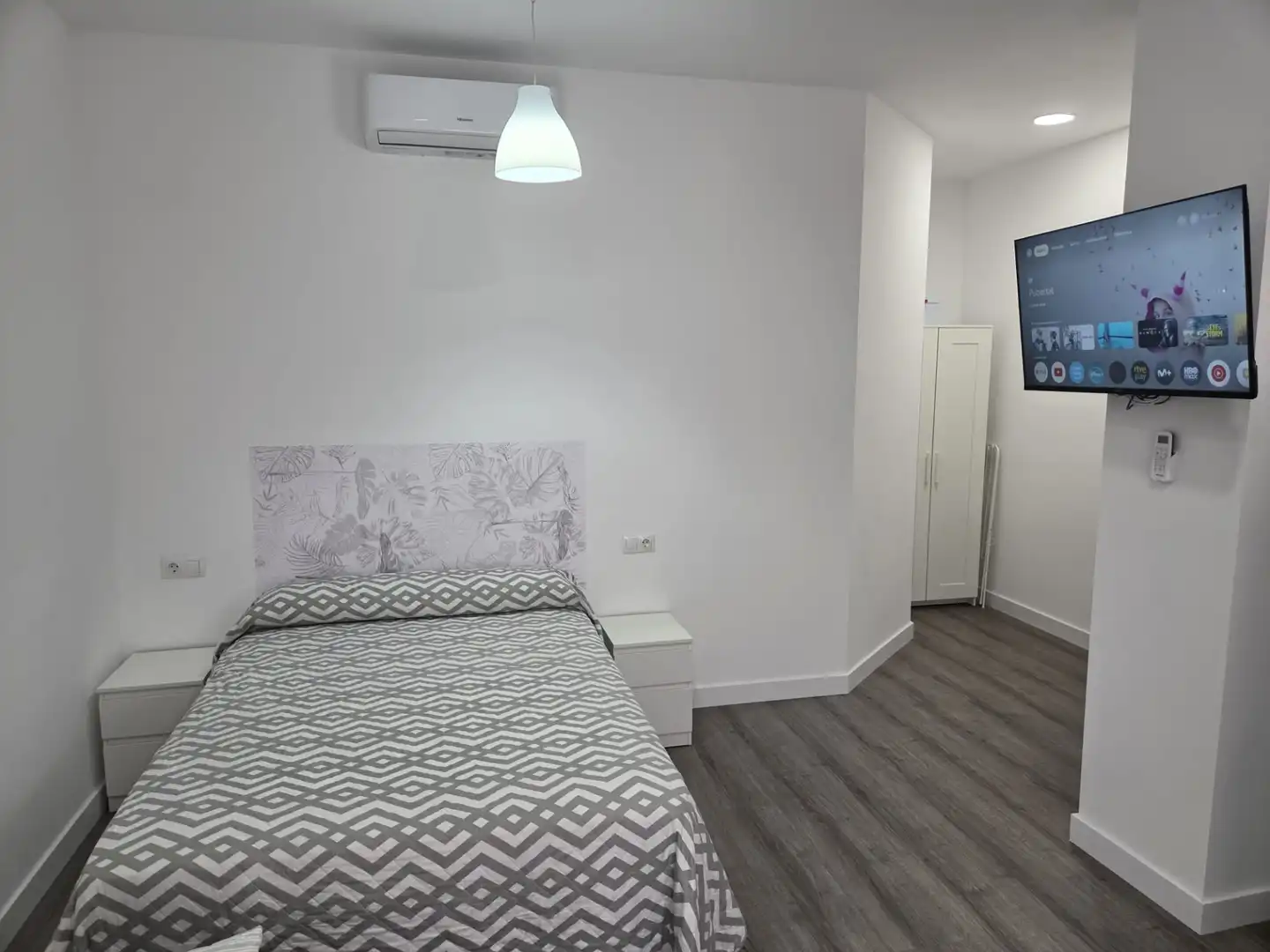 Dormitori de Apartament de lloguer en Málaga amb Aire condicionat, Parquet i Moblat