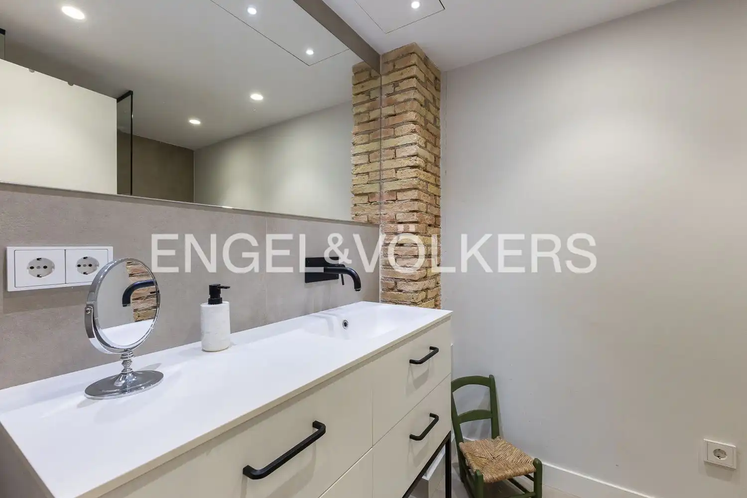 Attic for sale in Valencia  with Air Conditioner, Heating and Terrace