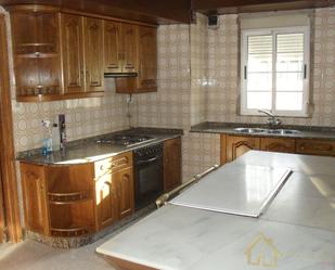 Cuina de Casa o xalet en venda en Baralla amb Calefacció, Traster i Moblat