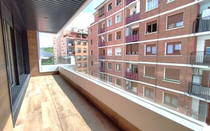 Vista exterior de Pis en venda en Bilbao  amb Terrassa