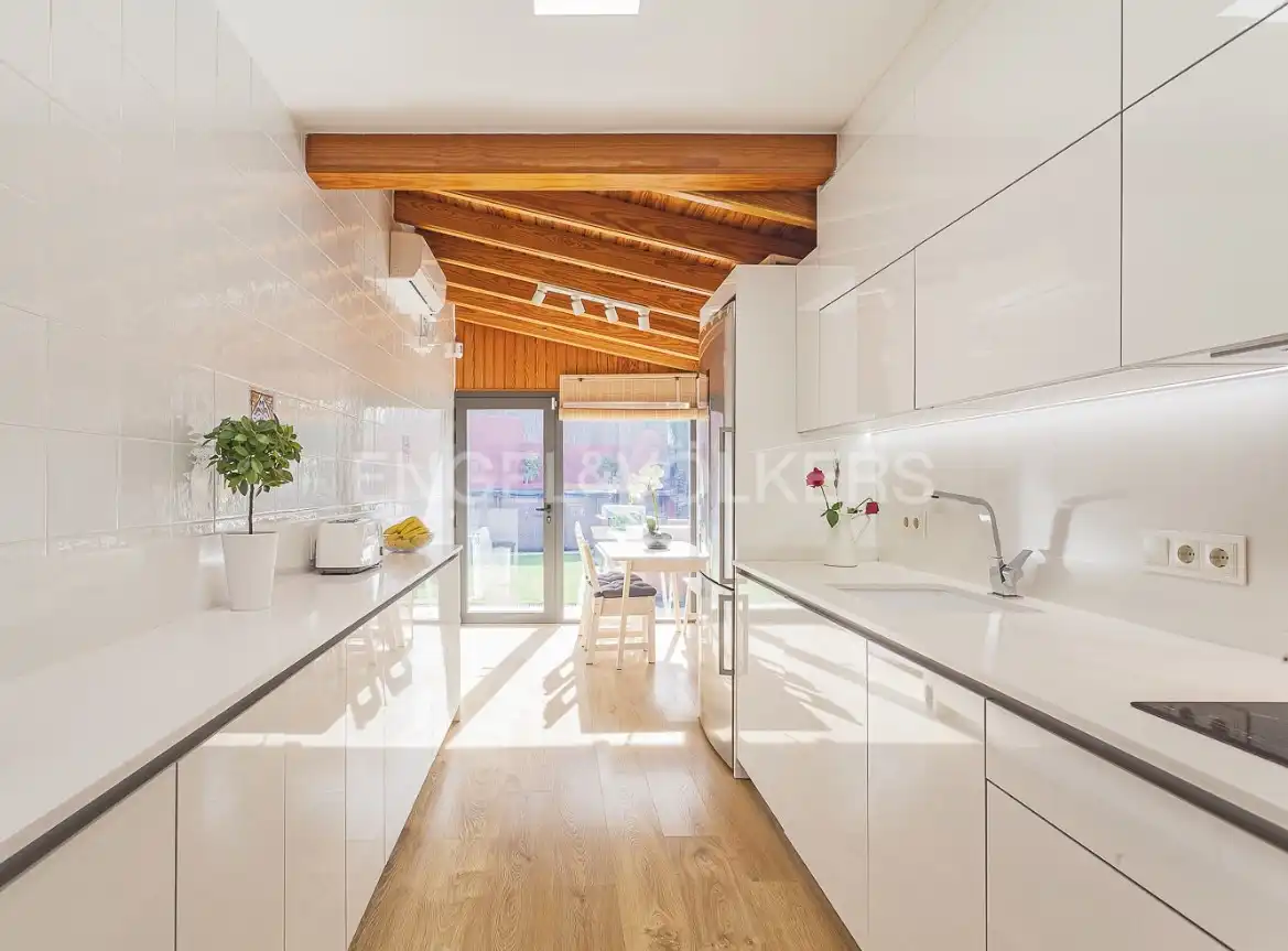 Cocina de Casa o chalet en venta en Castellar del Vallès con Aire acondicionado, Calefacción y Jardín privado