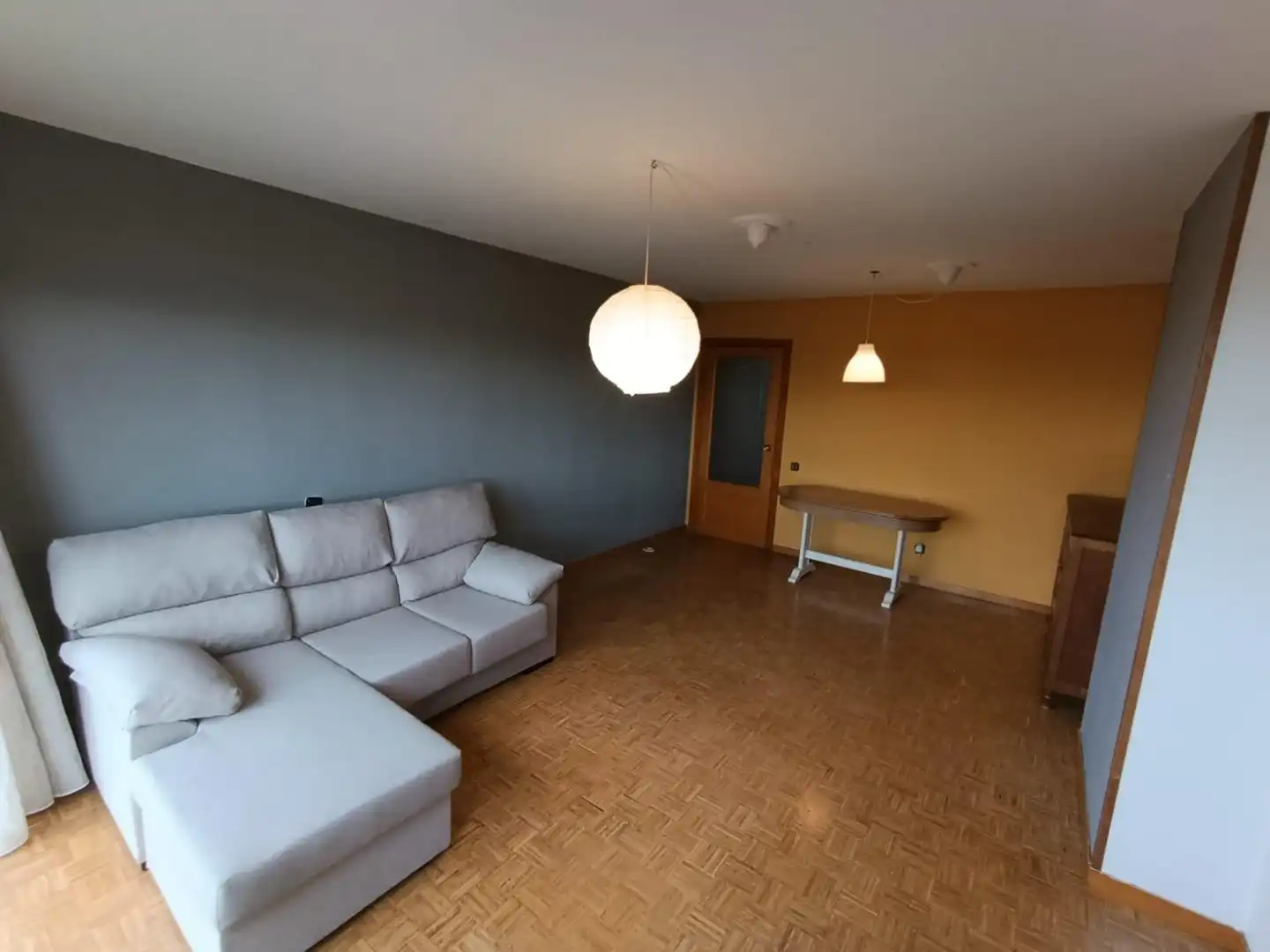 Sala d'estar de Pis en venda en Gijón  amb Calefacció, Parquet i Traster