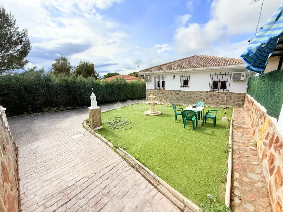 Garten von Haus oder Chalet zum Verkauf in Cedillo del Condado mit Klimaanlage, Heizung und Privatgarten