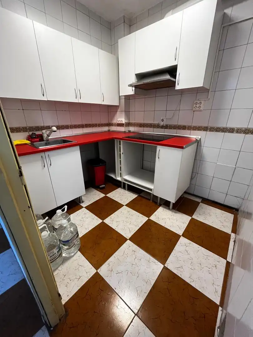 Küche von Wohnung zum Verkauf in Córdoba mit Klimaanlage und Abstellraum