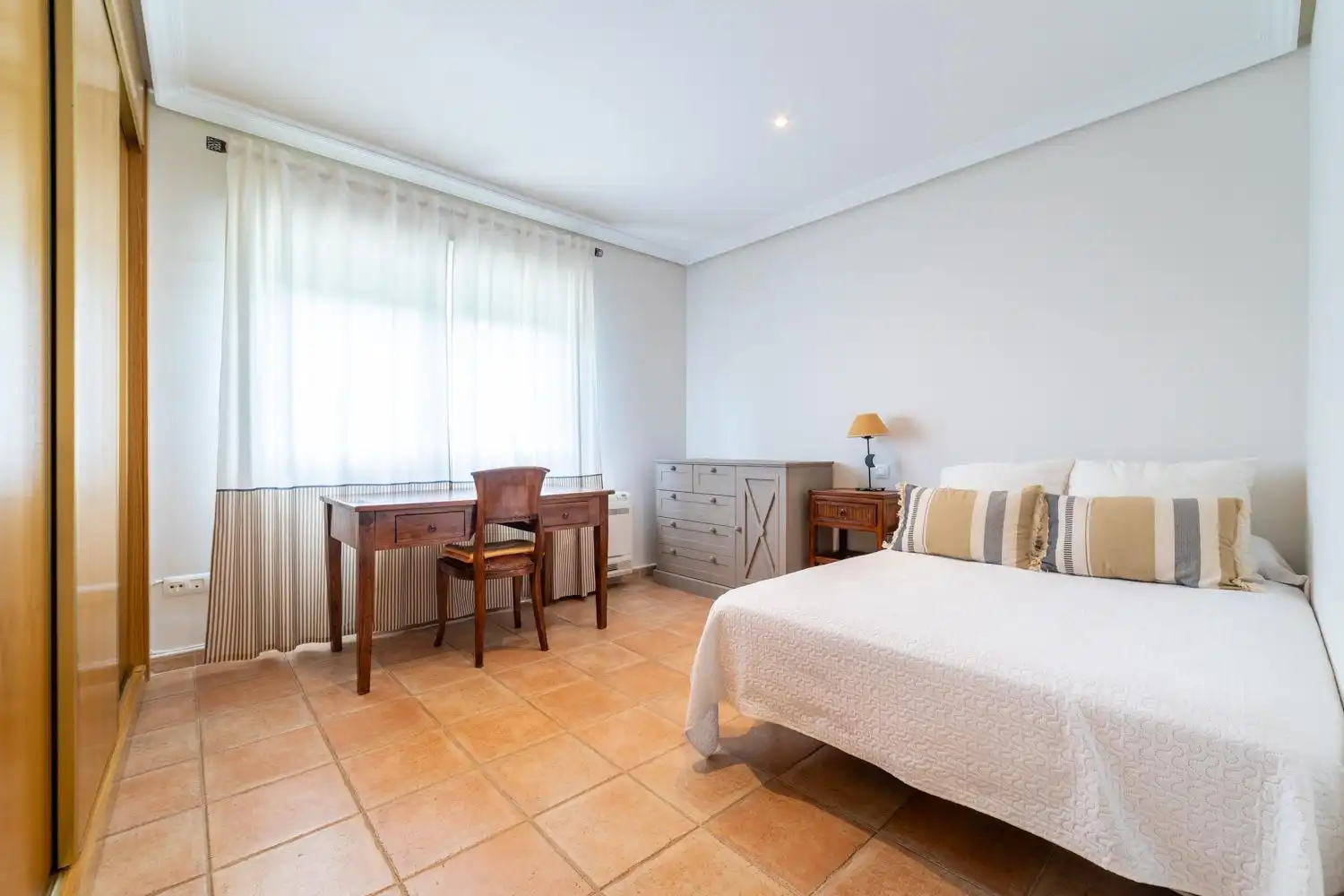Dormitori de Casa o xalet en venda en Valdemorillo amb Piscina comunitària