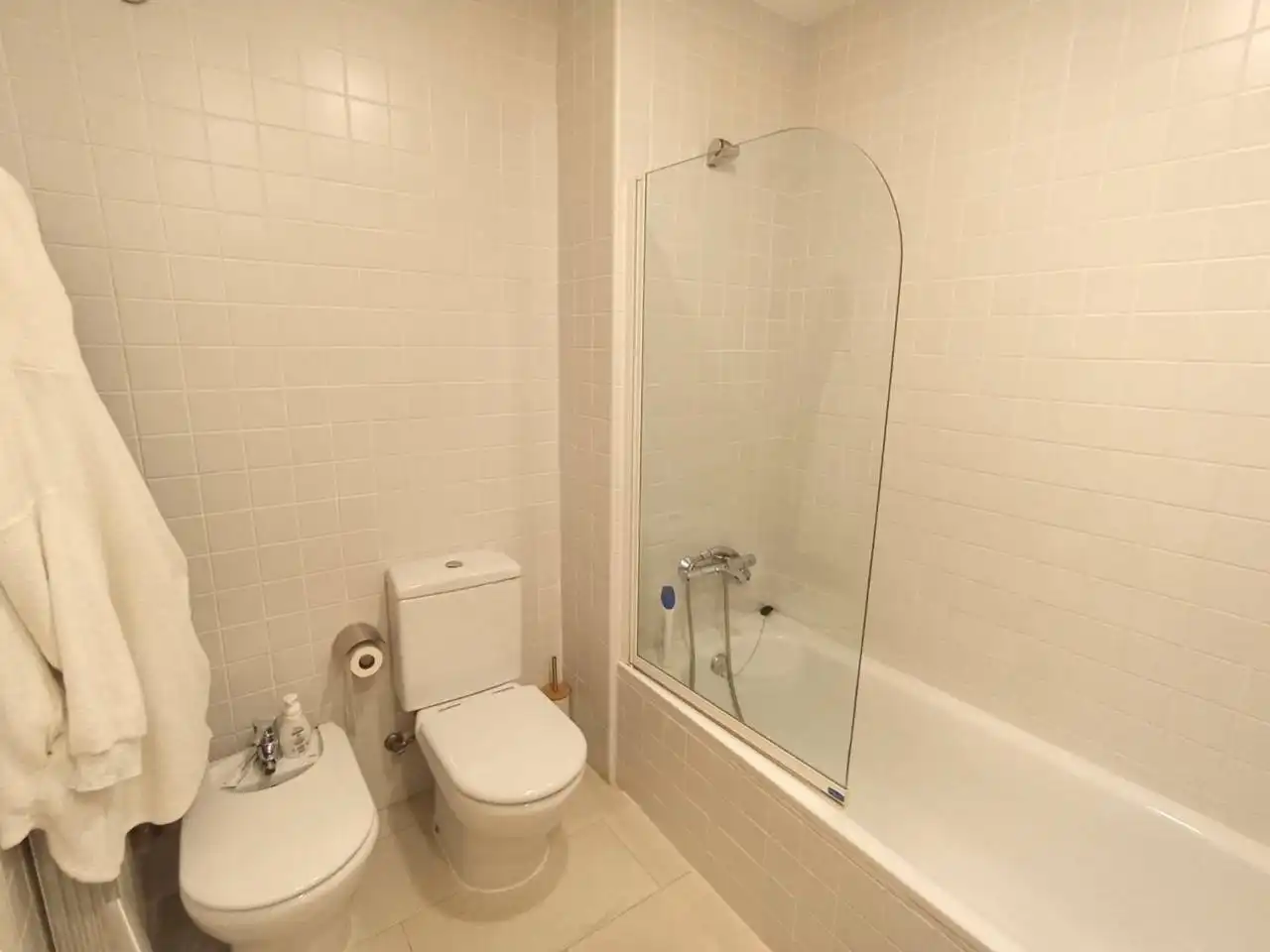 Badezimmer von Wohnung zur Miete in Sant Cugat del Vallès mit Klimaanlage, Heizung und Parkett