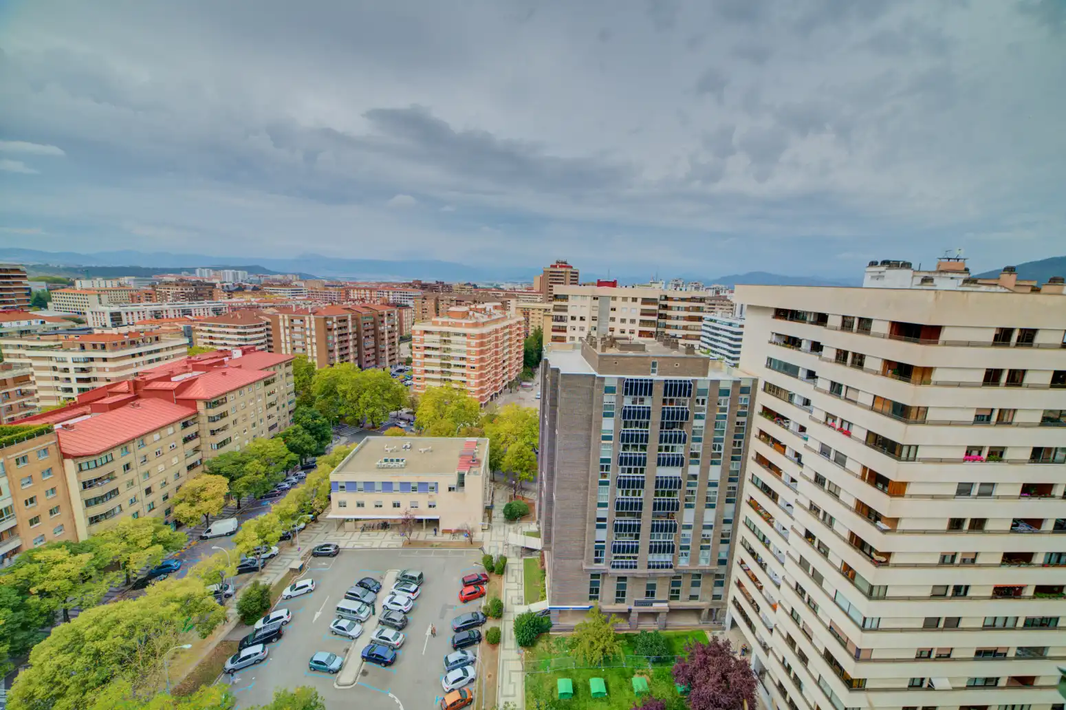 Vista exterior de Piso en venta en  Pamplona / Iruña con Calefacción, Parquet y Trastero