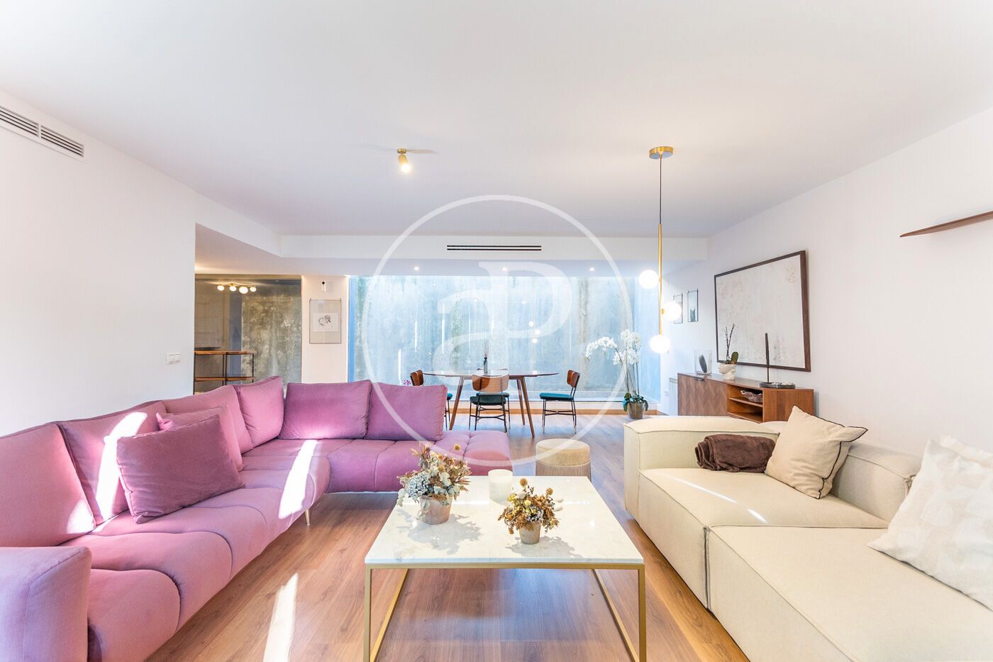 Sala d'estar de Casa adosada en venda en Chiva amb Aire condicionat, Calefacció i Jardí privat