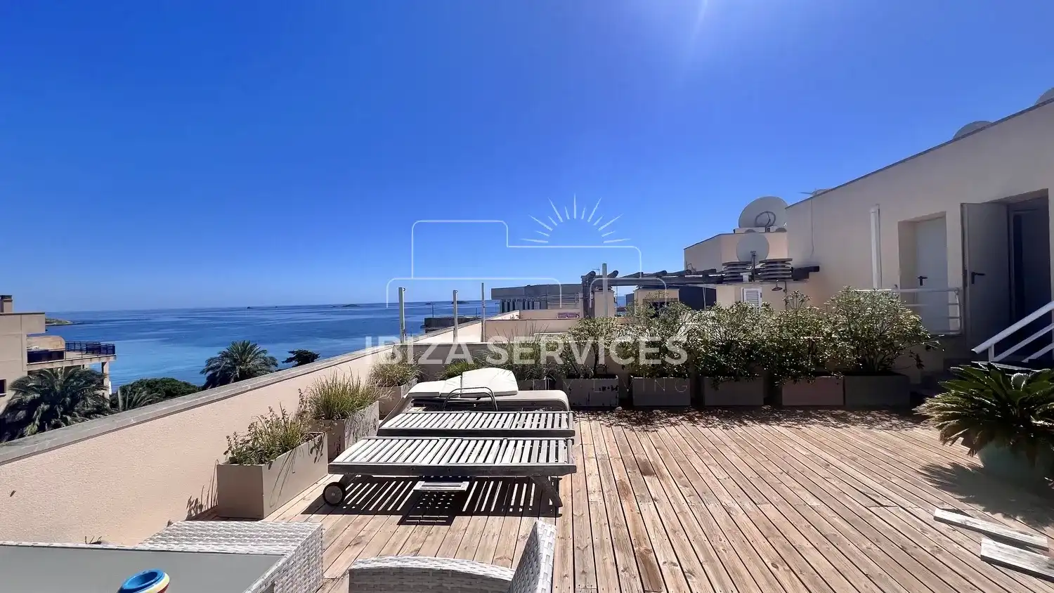 Terrassa de Pis en venda en Eivissa amb Aire condicionat, Jardí privat i Piscina