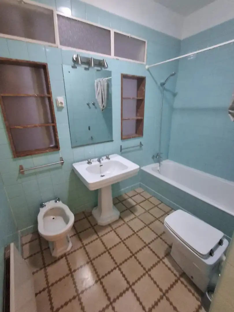 Baño de Piso en venta en Tortosa con Terraza y Amueblado