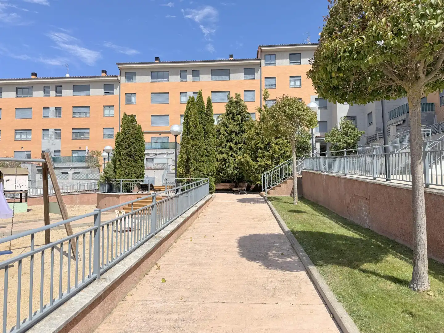 Vista exterior de Piso en venta en Ávila con Calefacción, Jardín privado y Terraza