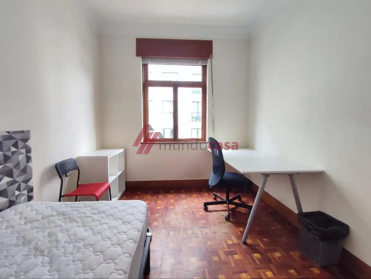 Habitación de Piso para compartir en Ferrol con Calefacción, Parquet y Amueblado