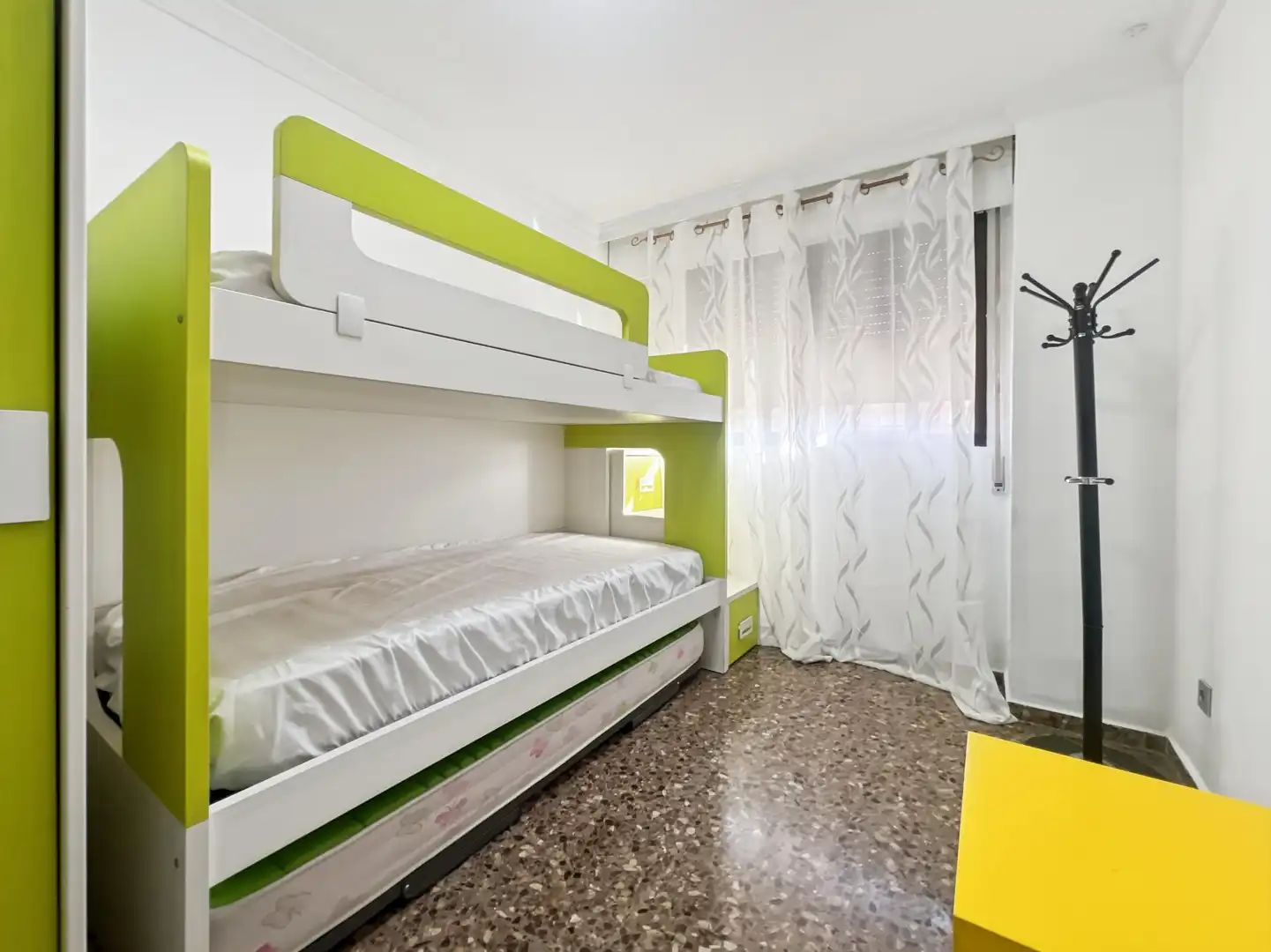 Habitación de Piso de alquiler en Castellón de la Plana / Castelló de la Plana con Aire acondicionado, Amueblado y Balcón