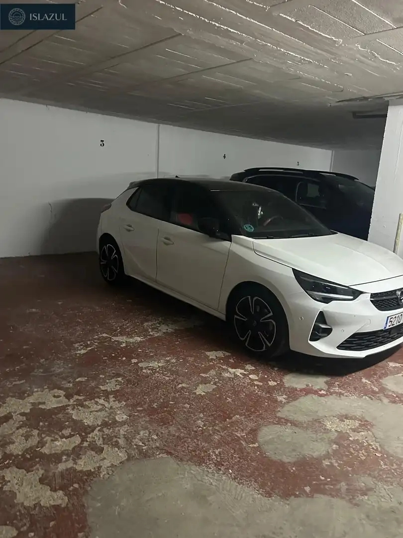 Aparcament de Casa adosada en venda en Isla Cristina amb Terrassa, Traster i Moblat