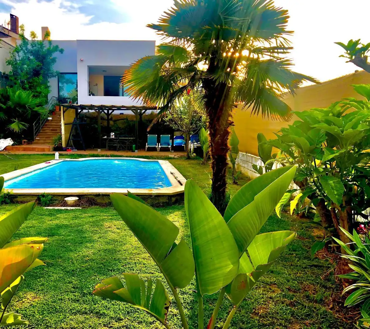 Schwimmbecken von Haus oder Chalet zum Verkauf in Algeciras mit Klimaanlage, Heizung und Privatgarten