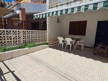 Semi-detached house with balcony for sale in Avenida del Río Segura 150