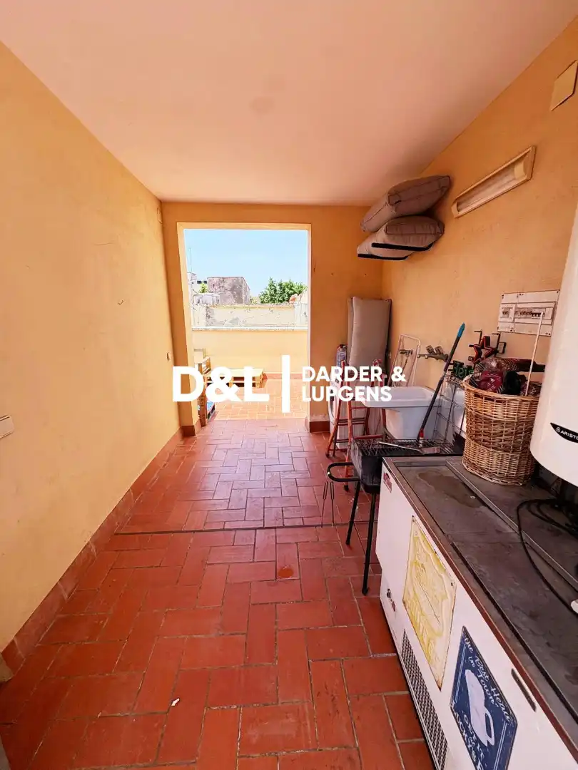 Terrasse von Einfamilien-Reihenhaus zum Verkauf in Vilanova i la Geltrú mit Parkett und Terrasse