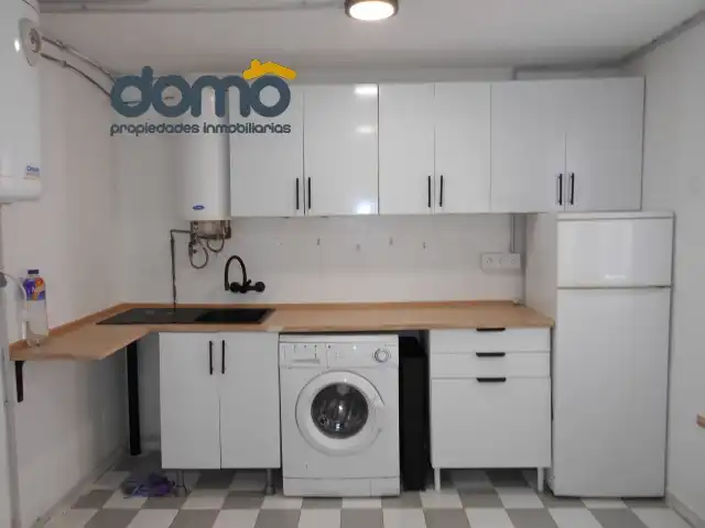 Cuina de Apartament de lloguer en Granada amb Aire condicionat, Forn i Rentadora