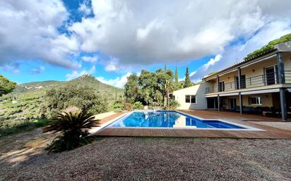 Vista exterior de Casa o xalet en venda en Cabrera de Mar amb Piscina