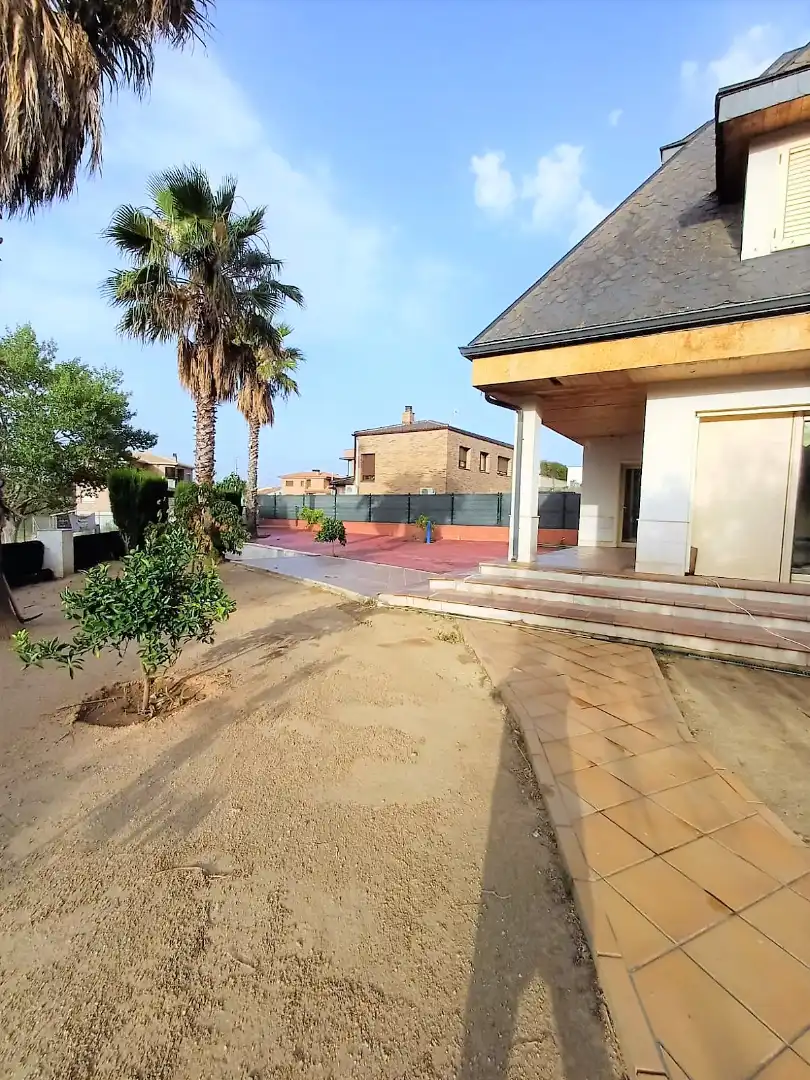Terrassa de Casa o xalet en venda en Sant Andreu de la Barca amb Aire condicionat, Calefacció i Jardí privat