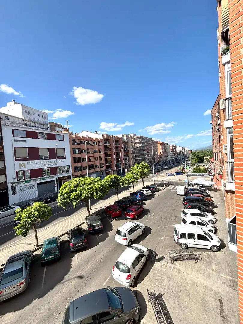 Außenansicht von Wohnung zum Verkauf in Plasencia mit Klimaanlage, Heizung und Parkett