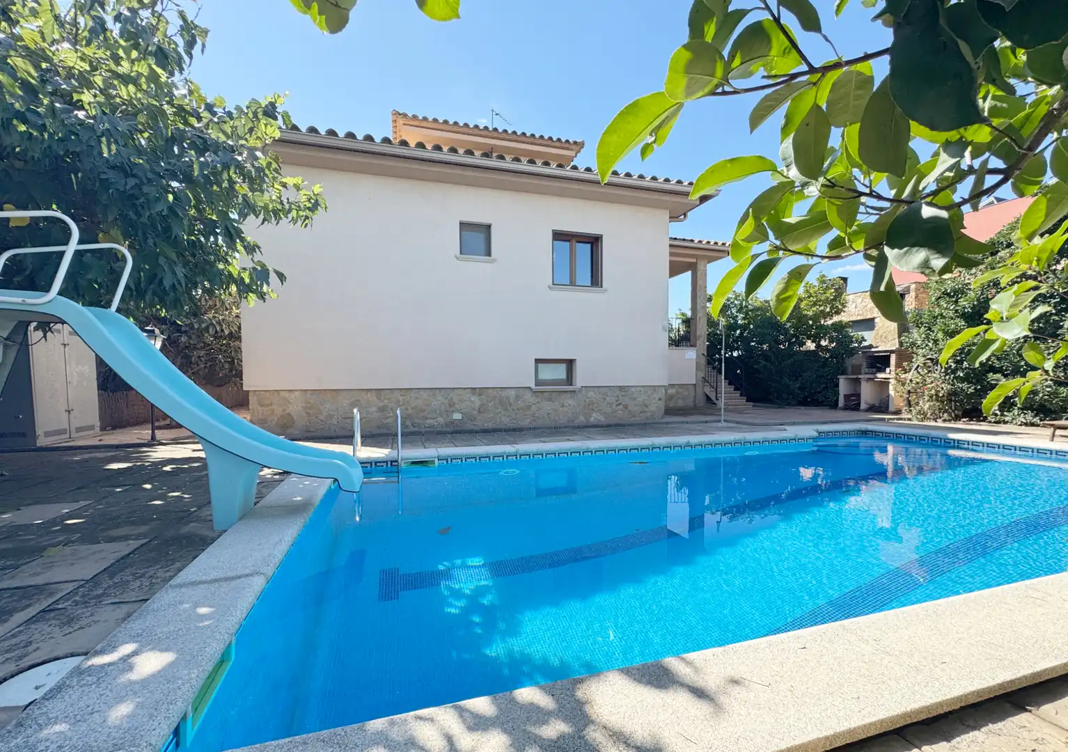 Swimming pool of Houses for sale in Viladamat  with Air Conditioner, Heating and Private garden