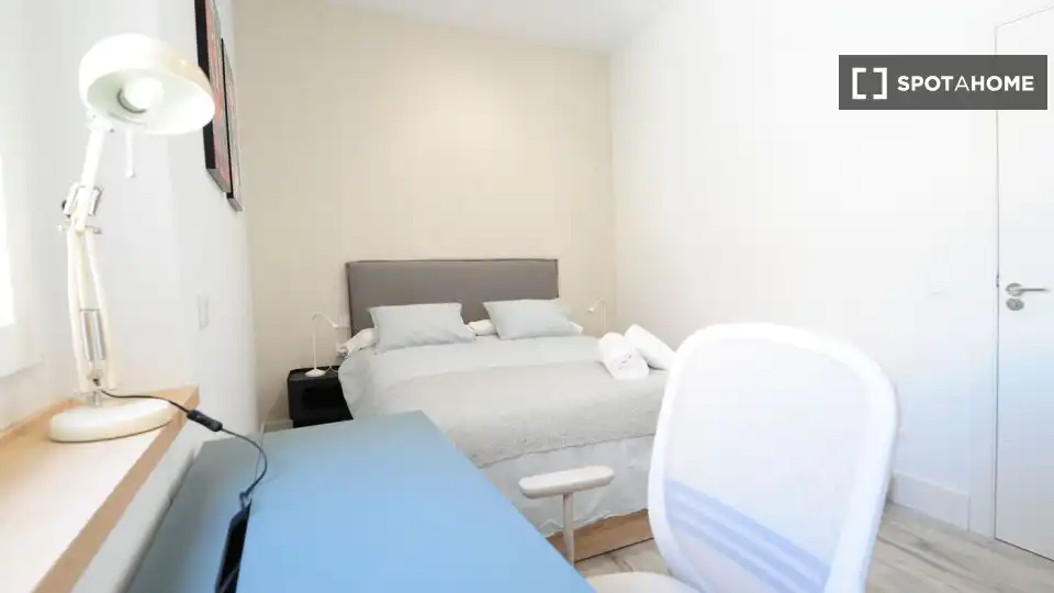 Bedroom of Flat for share in Cádiz  with Air Conditioner, Heating and Furnished